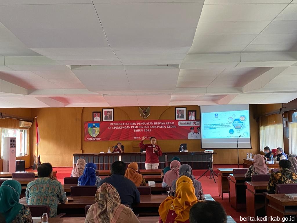 Sambut Dynamic Governance, Kepala Biro Organisasi Jawa Timur Terangkan BerAKHLAK